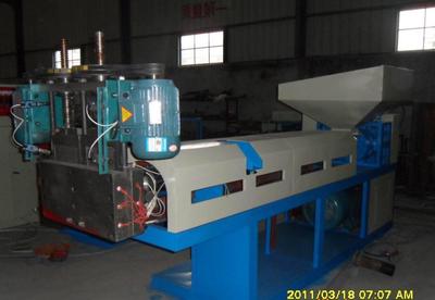 【EVA 新料、回料熱切風(fēng)冷造粒機(jī)生產(chǎn)線】